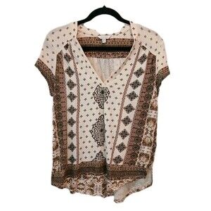 Lucky Brand Boho Top Size Medium VNeck Neutral Cap Sleeve Tshirt Geometric